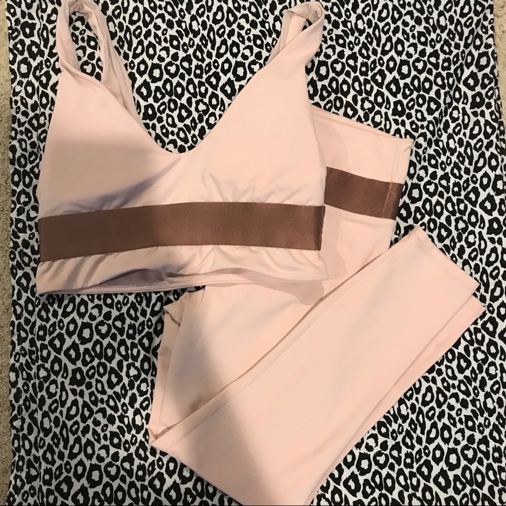 FABLETICS Demi Lavato set